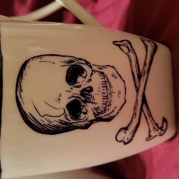 Vintage COVENTRY Fine China SKULLS & CROSSBONES coffee mug set of 3 - Picture 2 of 5